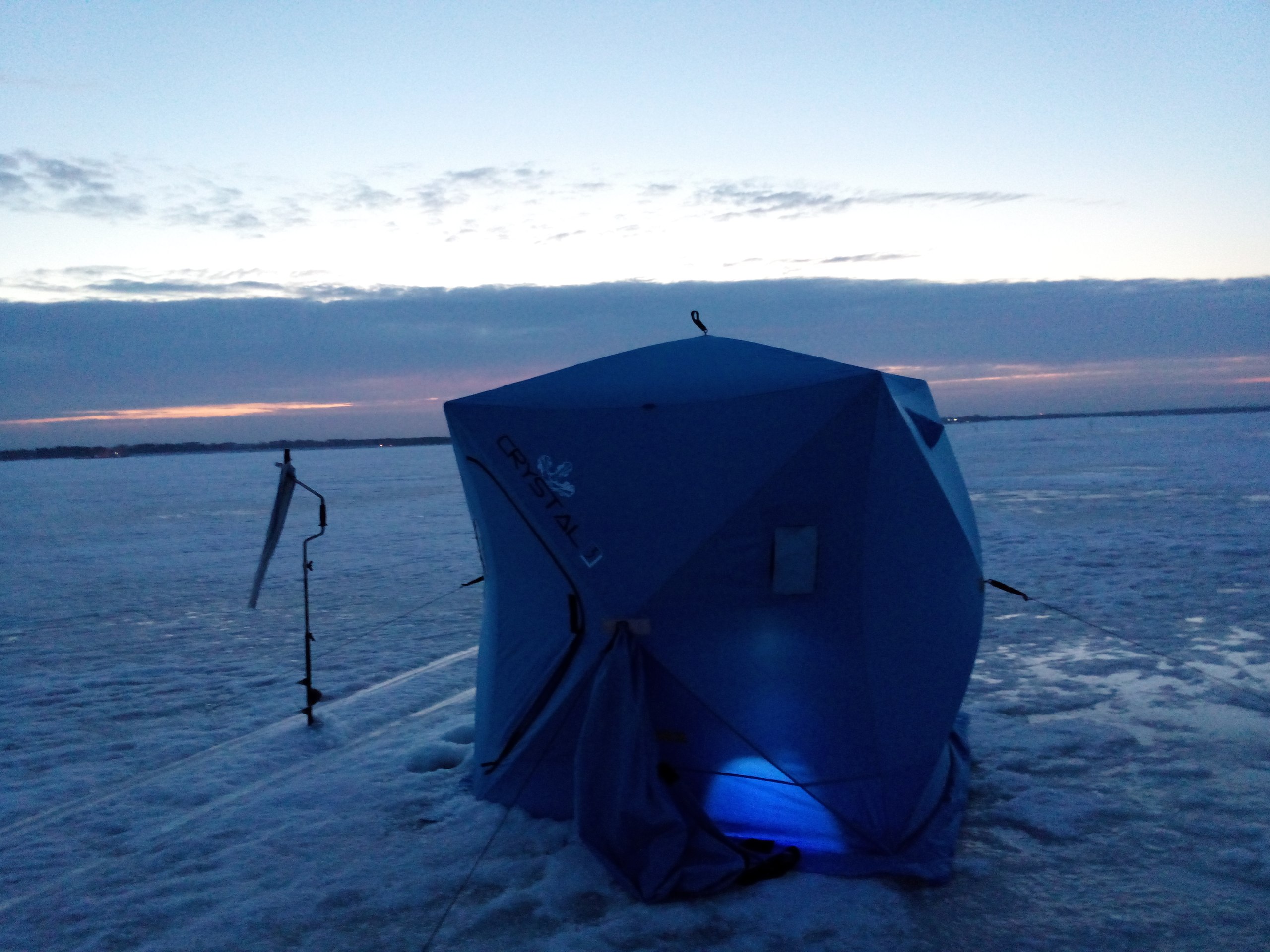 Зимняя рыбалка в палатке. Зимняя палатка Crystal AVIREX 3. Зимняя палатка Кристалл 2. AVIREX Crystal Blue 3.. AVIREX Crystal Blue 2 палатка куб трехслойная.